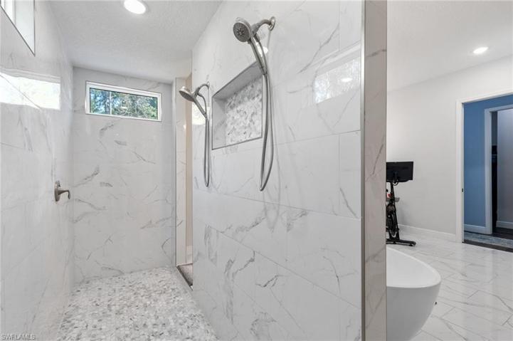 Master Suite/Bathroom