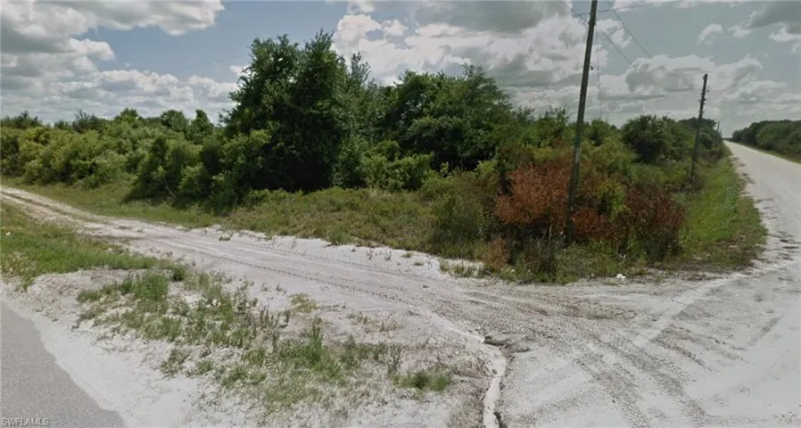 View of dirt / gravel road