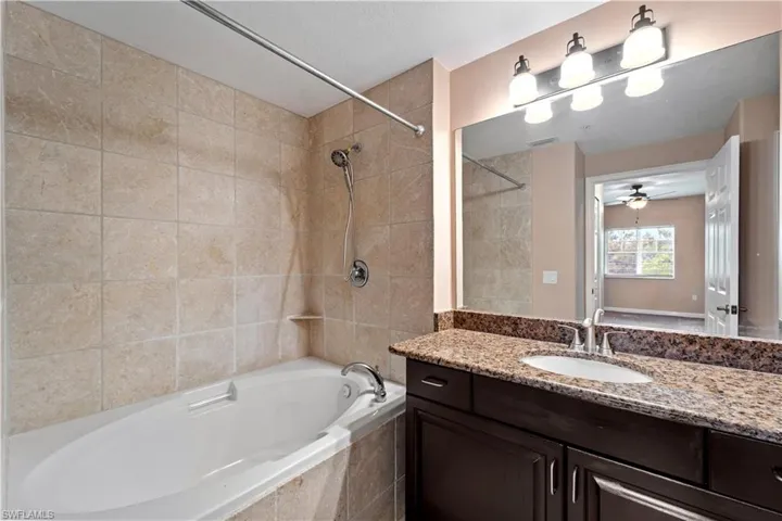 13141 Bella Casa Cir 3177, Fort Myers, Florida 33966