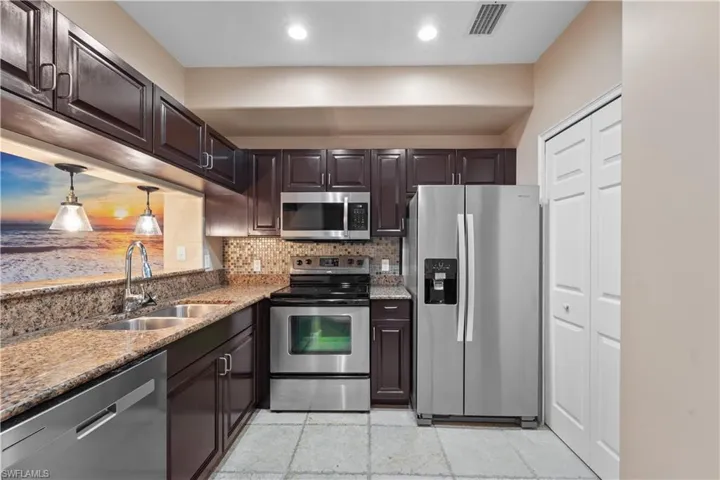 13141 Bella Casa Cir 3177, Fort Myers, Florida 33966