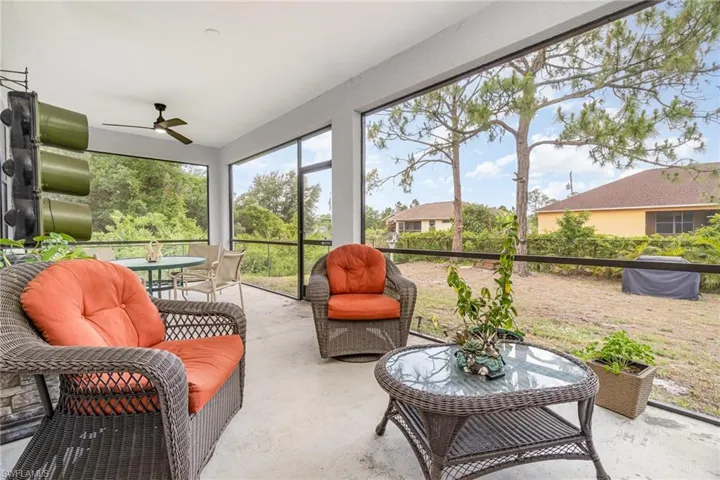 Sunroom / solarium featuring outdoor dining area and a ceiling fan