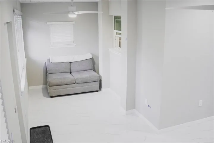 Sitting room with ceiling fan