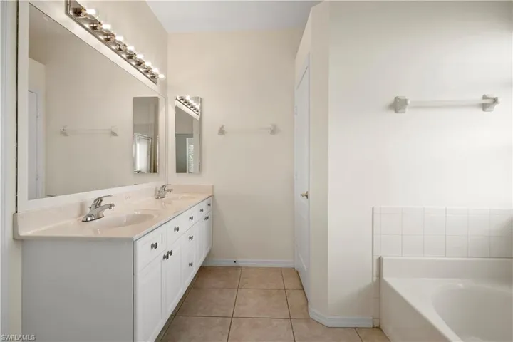 1817 Avian Ct A76, Naples, Florida 34119