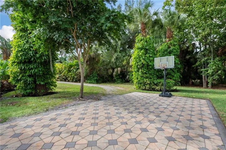4320  15th SW AVE, Naples, FL 34116
