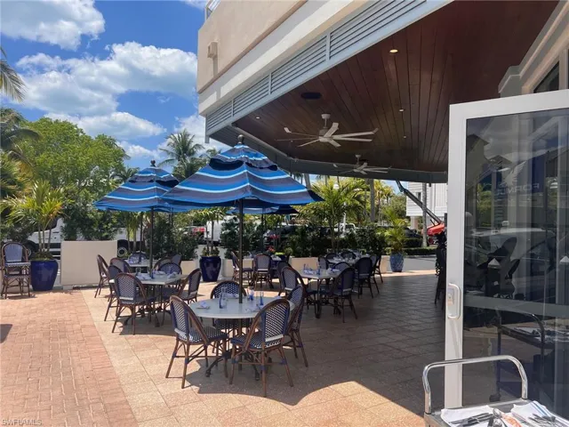 891  10th S ST, Naples, FL 34102