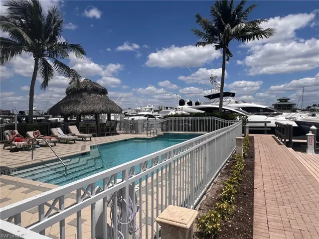 891  10th S ST, Naples, FL 34102