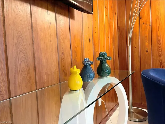 Detailed view of wooden walls