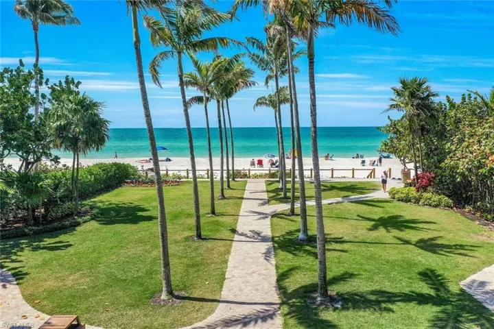 299  8th S AVE, Naples, FL 34102