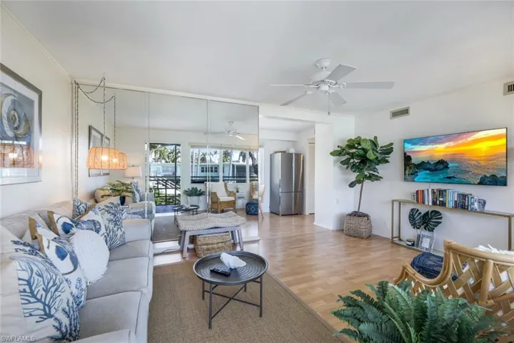 299  8th S AVE, Naples, FL 34102