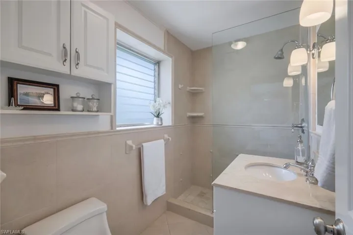 299  8th S AVE, Naples, FL 34102