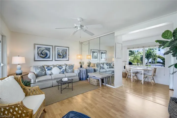 299  8th S AVE, Naples, FL 34102
