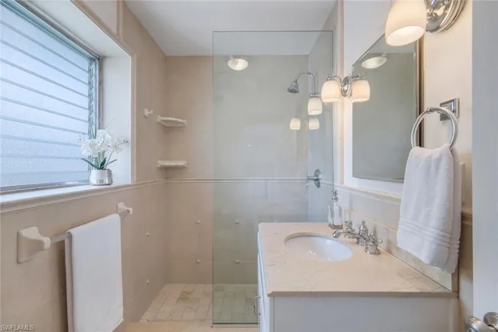 299  8th S AVE, Naples, FL 34102