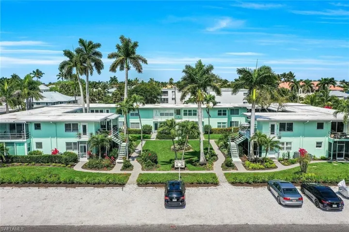 299  8th S AVE, Naples, FL 34102