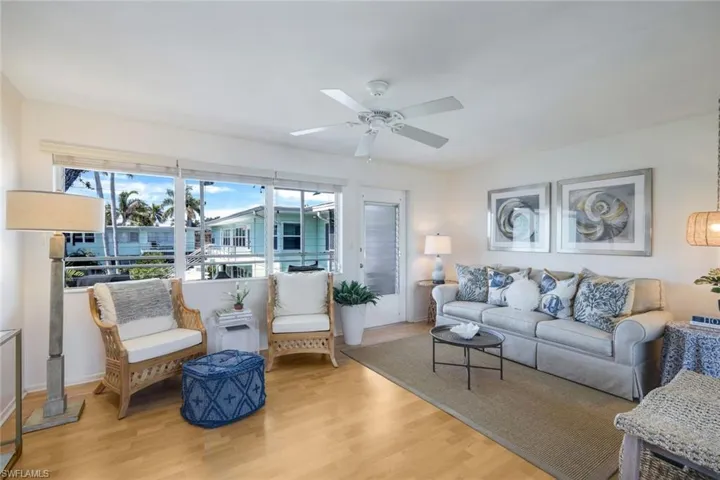 299  8th S AVE, Naples, FL 34102