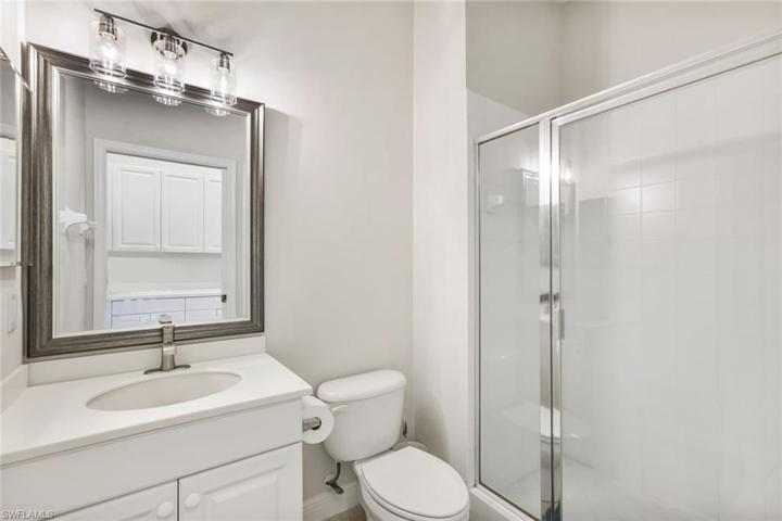 Gst Qtrs Bath w/walk in shower
