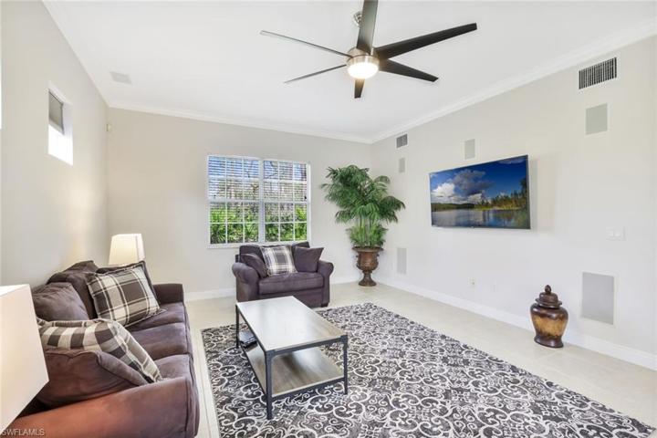 Living Rm w/tile floor