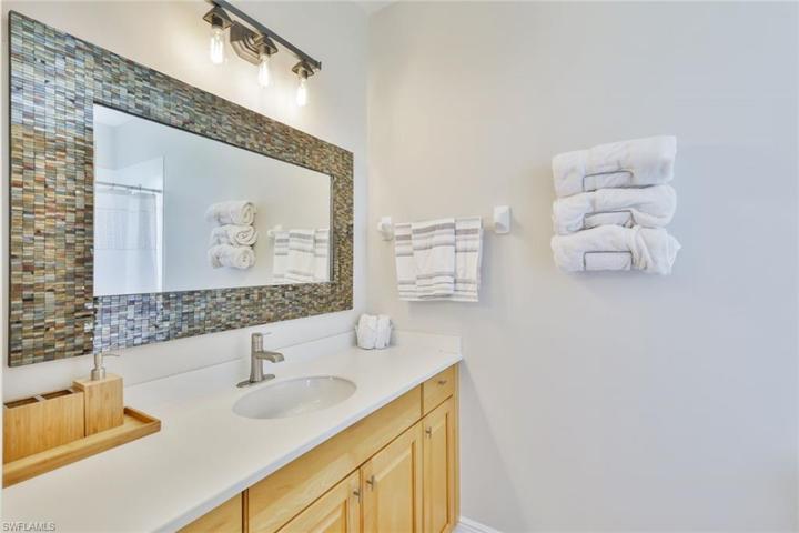2nd  Level GST Bath Ensuite w/tub and shower combo