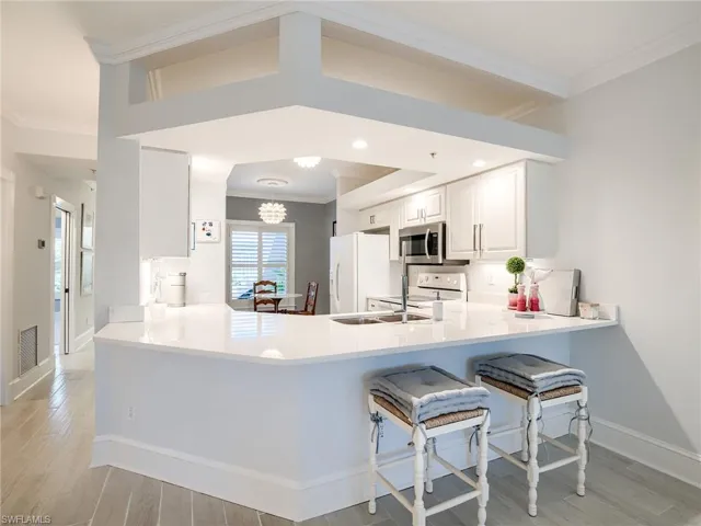 Big Quartz Breakfast Bar!