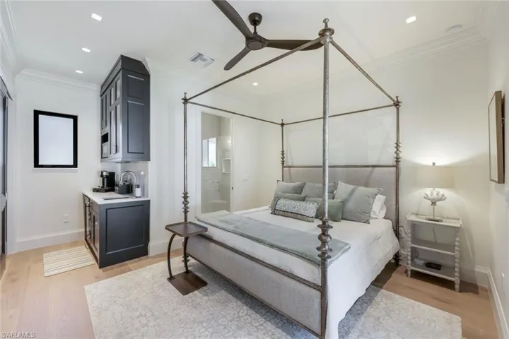 Private Guest Suite with Kitchenette