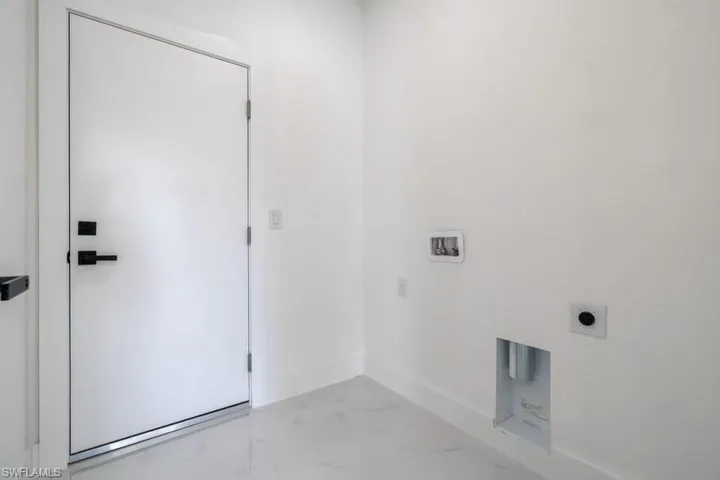 Washroom featuring electric dryer hookup and washer hookup