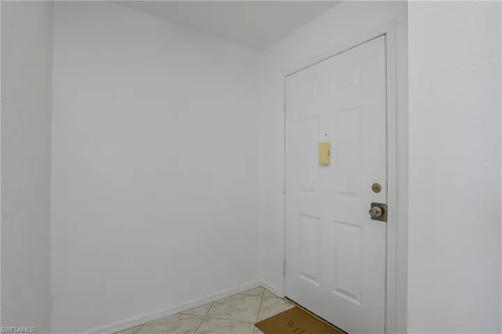 9650  Victoria  LN, Naples, FL 34109