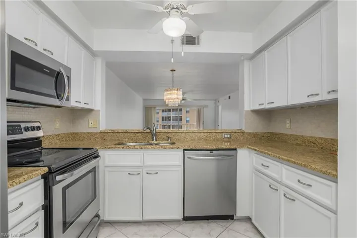 9650  Victoria  LN, Naples, FL 34109