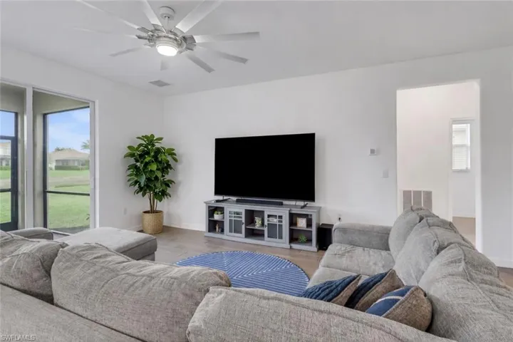 2257 Avocado Ln, Naples, Florida 34120