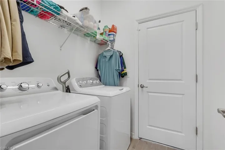 2257 Avocado Ln, Naples, Florida 34120