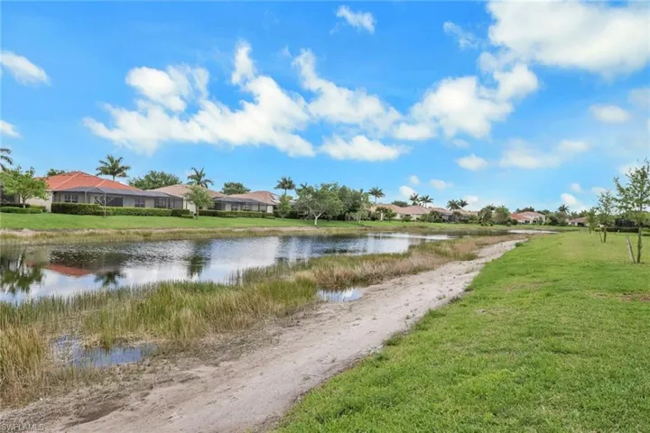 2257 Avocado Ln, Naples, Florida 34120
