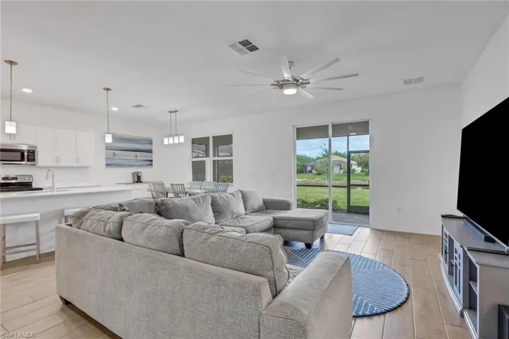 2257 Avocado Ln, Naples, Florida 34120