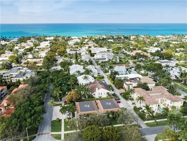 284  4th S ST, Naples, FL 34102