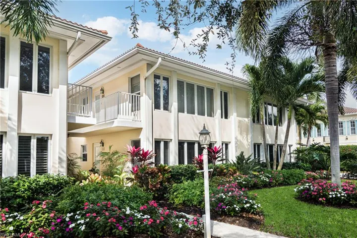284  4th S ST, Naples, FL 34102