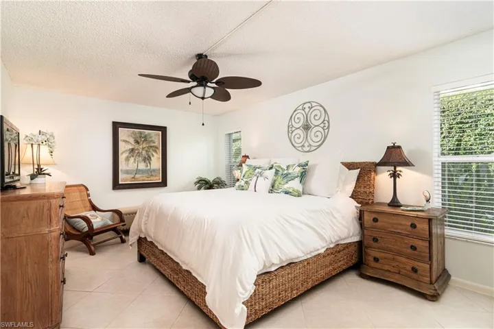 284  4th S ST, Naples, FL 34102