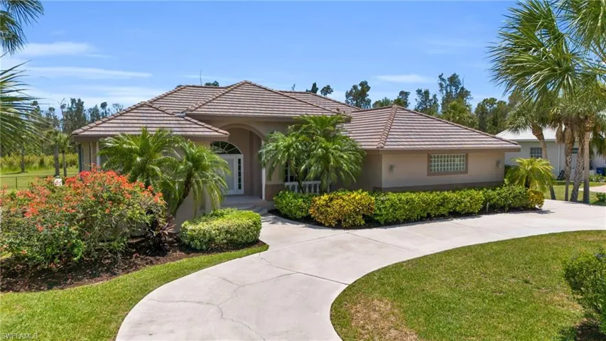 View of front of home featuring a front lawn