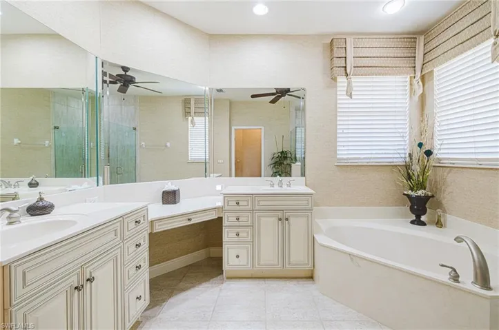 1925 Harbour Cir, Cape Coral, Florida 33914