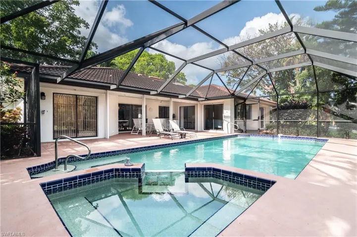 Pool/ Spa