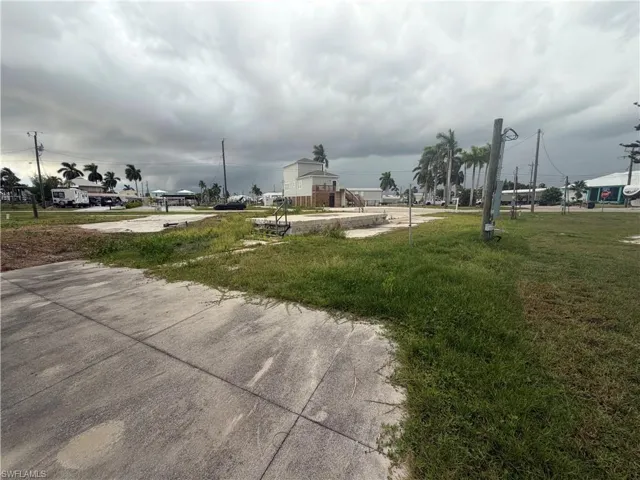 3881 Areca Dr, Other, Florida 33956