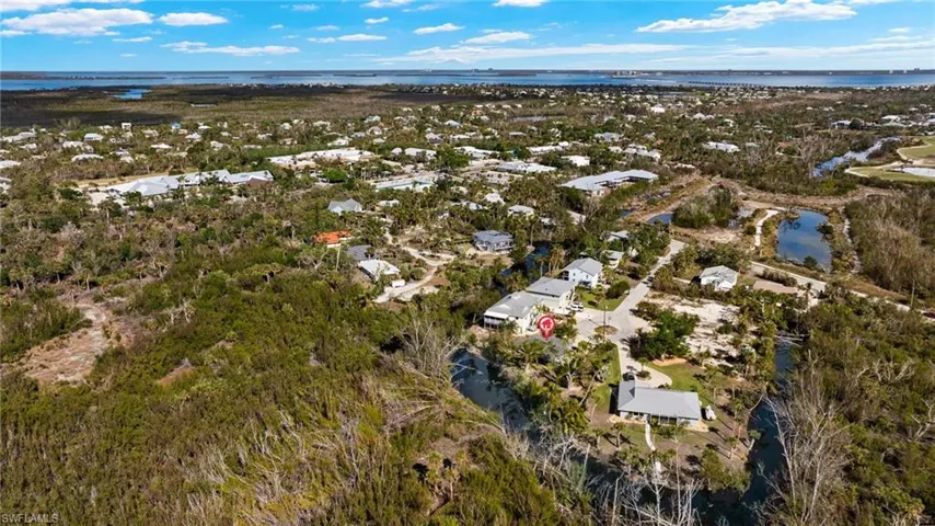 You can see the shops on Periwinkle Way