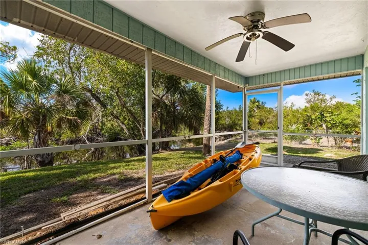 Screened lanai side 2
