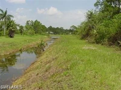 847  Geneva  ST, Lehigh Acres, FL 33974