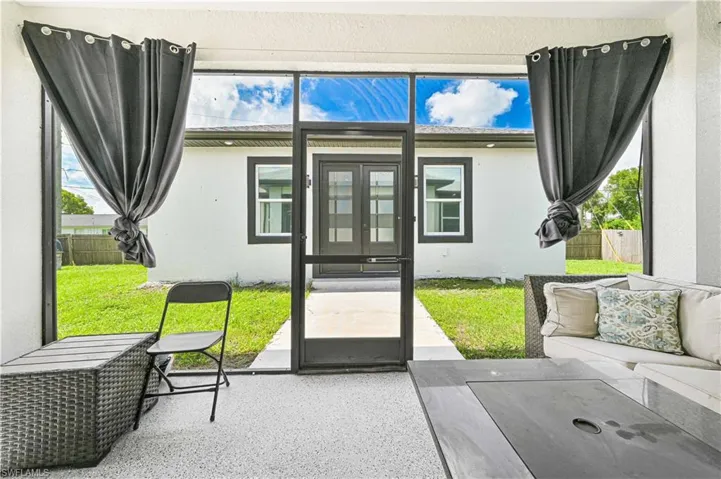 Doorway with speckled floor