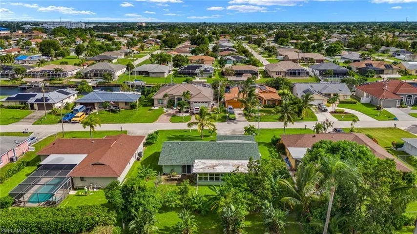 Birds eye view of property
