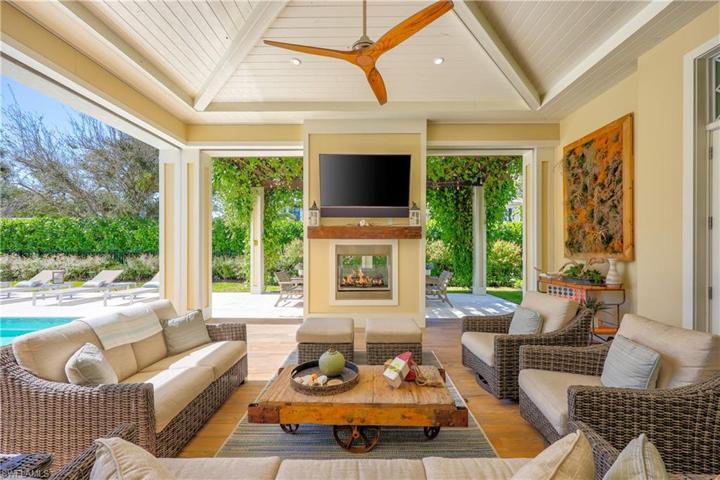Outdoor covered living room