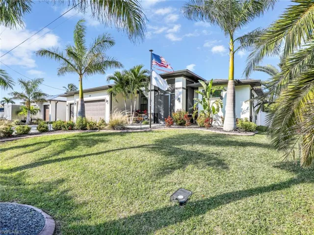 View of front facade with a garage and a front yard