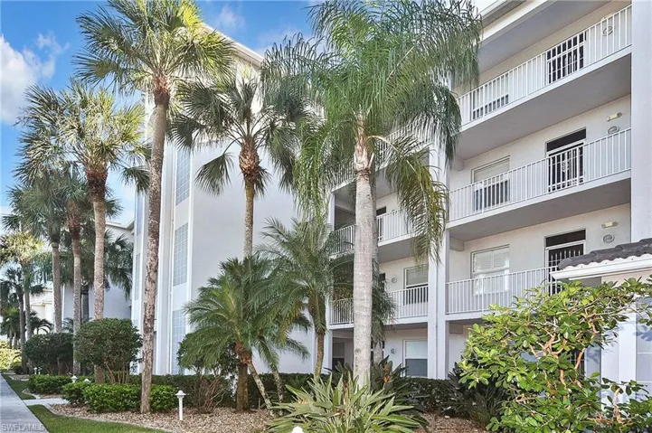 View of apartment building / complex