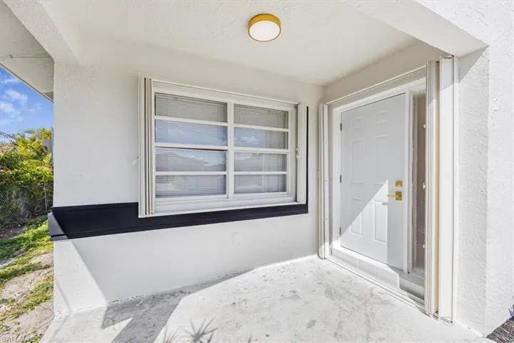 View of exterior entry with stucco siding