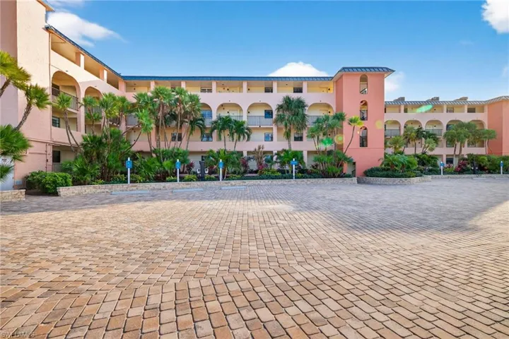 View of apartment building / complex