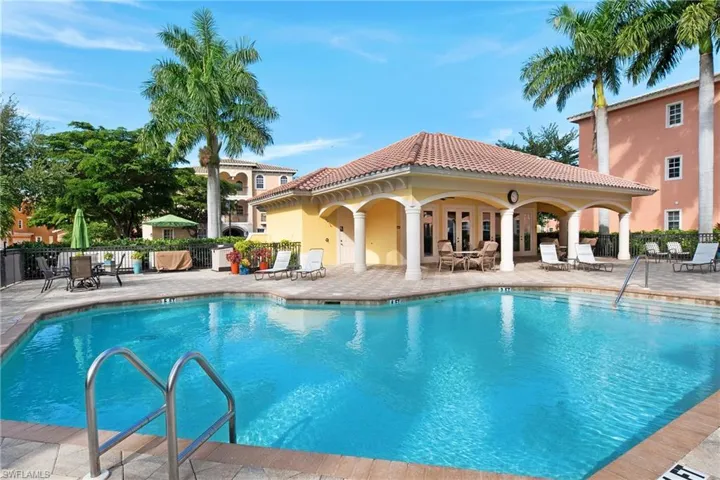 Vivaldi pool area