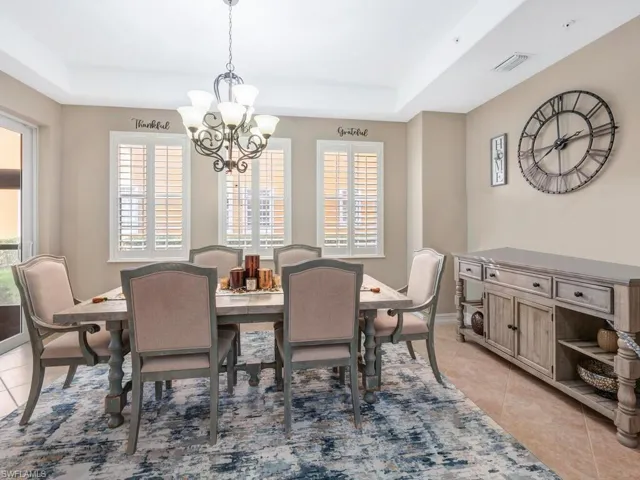 Dining area to entertain more guests or intimate evenings