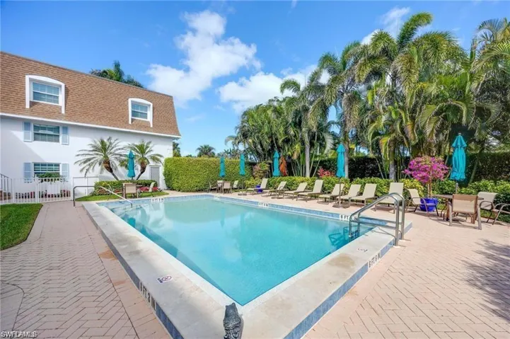 1222  Gordon  DR, Naples, FL 34102